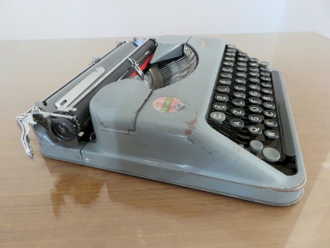 MACHINE A ECRIRE HERMES BABY SUISSE CLAVIER AZERTY ANNEE 1948 VINTAGE TYPEWRITER