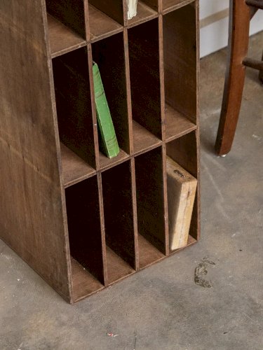 Madeleine, la bibliothèque en bois N°22