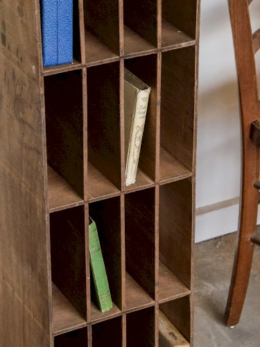 Madeleine, la bibliothèque en bois N°22