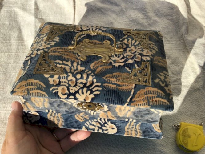 Magnifique coffret boîte à bijoux Napoléon III velours bleu ramage et laiton