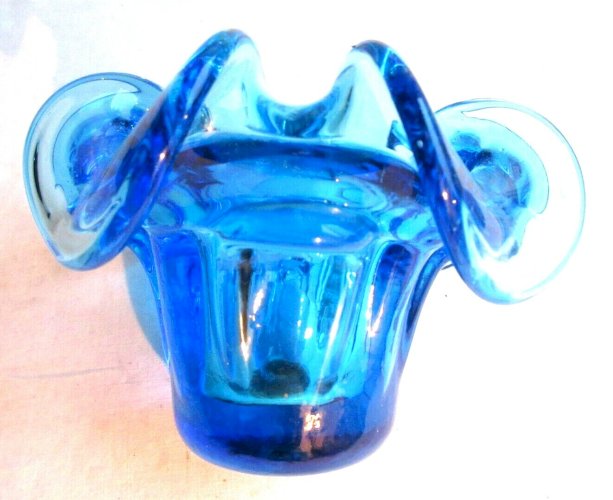 Magnifique Coupe vide-poche Art Déco, Fleur à 4 pétales verre massif bleu