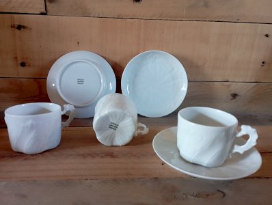 Magnifique ensemble à café Giraud limoges France ancien composé de 3 tasses et 3 soucoupes.  Marque : Dominique Brumaud  En parfait état, ancien, porcelaine fine de Limoges. Modèle rare.