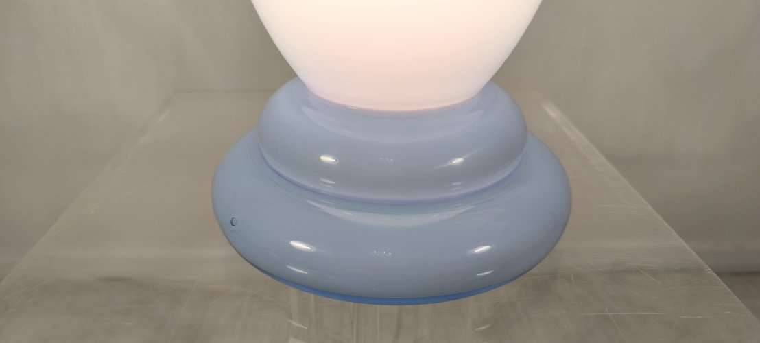?✨ Magnifique Grande lampe vintage en Verre de Bohême bleu opalin — signée Tchécoslovaquie — années 60/70 ✨?