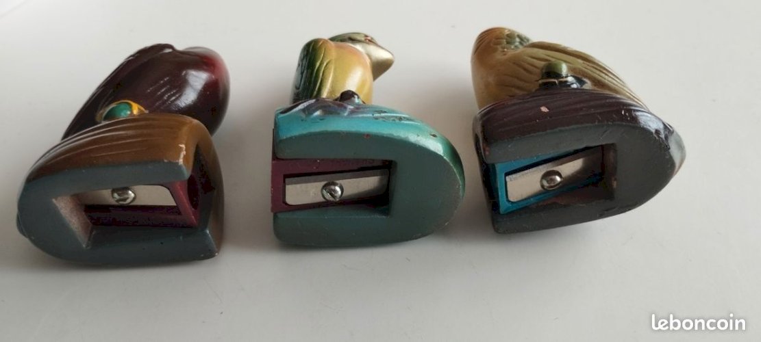magnifique lot taille crayons perroquet ancien