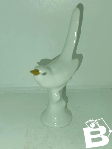 Magnifique petit oiseau en porcelaine blanche marque Hollohaza hongrie en bon etat