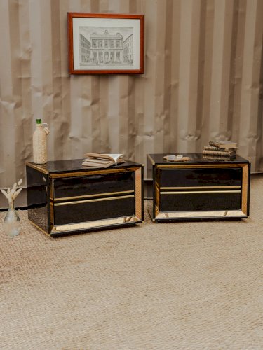 Maïa, la paire de tables de chevet noires et dorées N°675