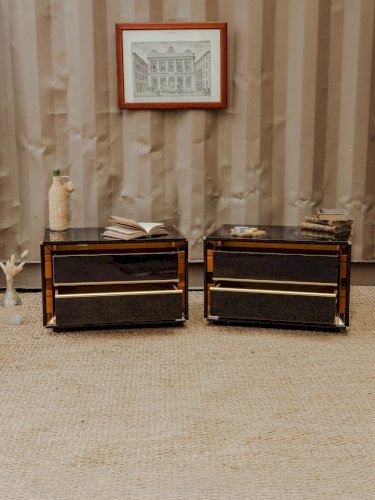 Maïa, la paire de tables de chevet noires et dorées N°675