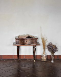 Maïa, the wooden bedside table No. 96