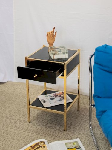 Maïa, la table de chevet dorée N°247