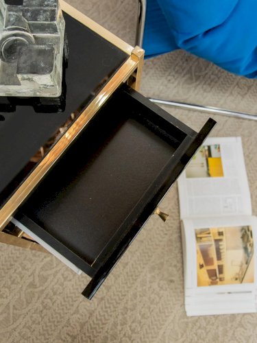 Maïa, la table de chevet dorée N°247