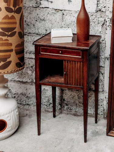 Maïa, la table de chevet en acajou N°217