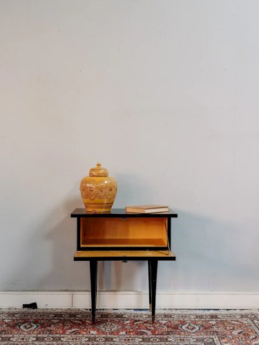 Maïa, la table de chevet en bois et laiton N°295