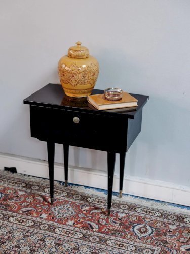 Maïa, la table de chevet en bois et laiton N°295