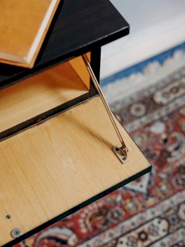 Maïa, la table de chevet en bois et laiton N°295