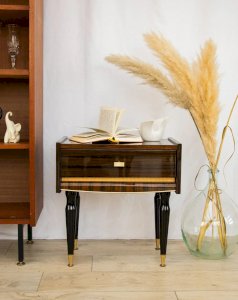 Maïa, la table de chevet en bois laqué N°676