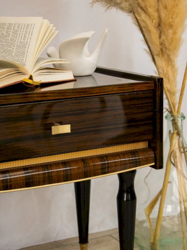 Maïa, la table de chevet en bois laqué N°676