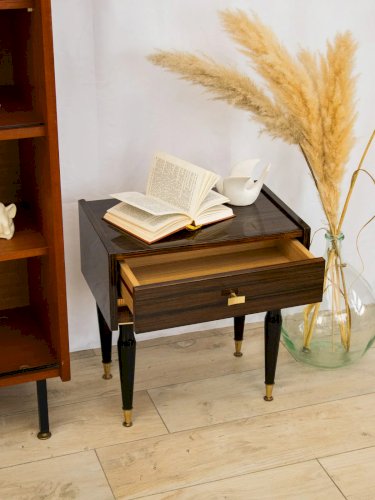 Maïa, la table de chevet en bois laqué N°676