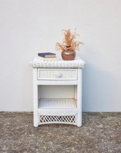 Maïa, la table de chevet en rotin N°270