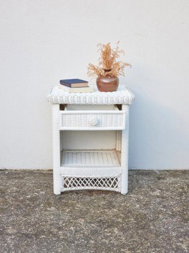 Maïa, la table de chevet en rotin N°270