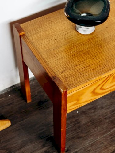 Maïa, la table de chevet seventies N°5