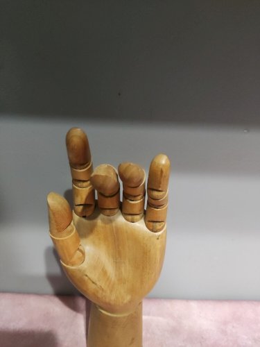 Main articulée en bois pour le dessin