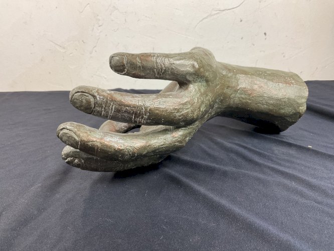 Main en terre cuite patine bronze DLG Jean Marais