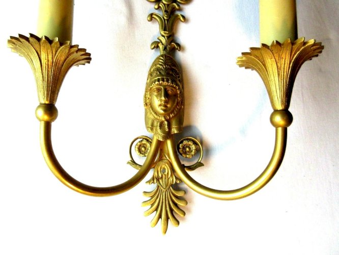 Maison Charles, 2 appliques Empire, bronze patine Or, Palmettes et Femme casquée
