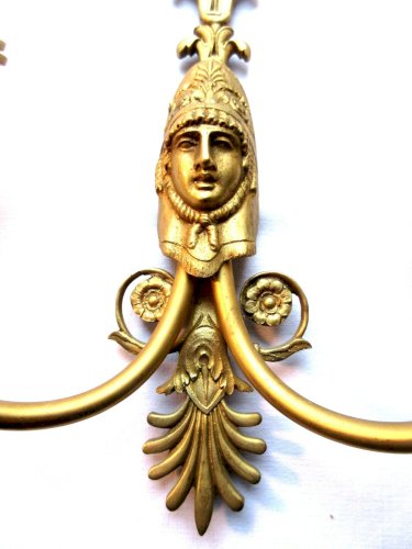 Maison Charles, 2 appliques Empire, bronze patine Or, Palmettes et Femme casquée