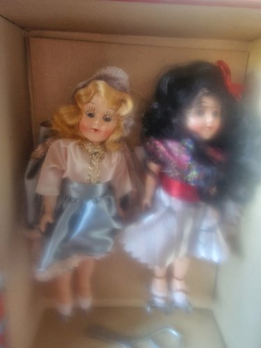 malle 2 Poupées Minerva avec vêtements
