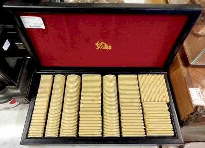 BAKELITE POKER CASE Chips 5 10 50 100 Casino Games Money CVA 19/12