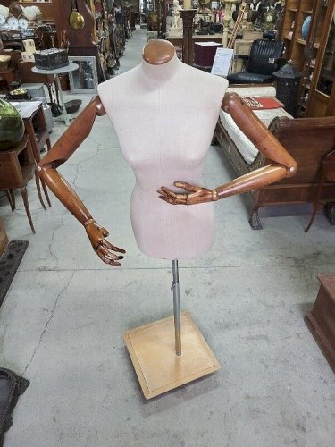 MANNEQUIN DE COUTURIERE ARTICULE ET REGLABLE