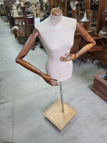 MANNEQUIN DE COUTURIERE ARTICULE ET REGLABLE
