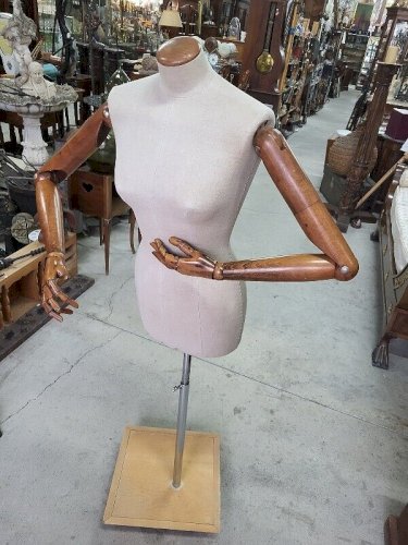 MANNEQUIN DE COUTURIERE ARTICULE ET REGLABLE