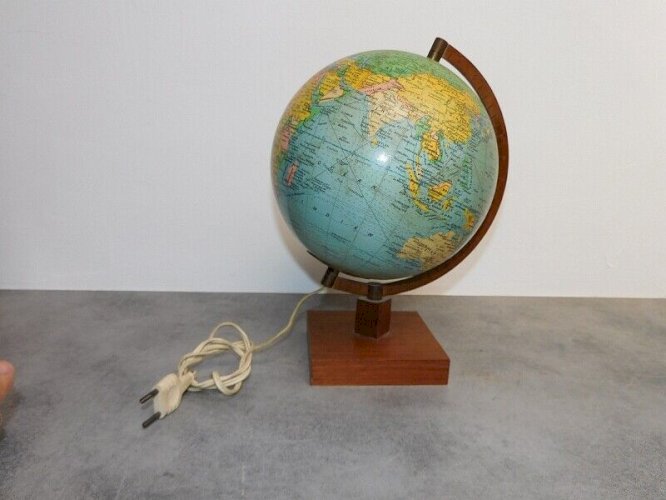 MAPPEMONDE GLOBE TERRESTRE GIRARD ET BARRIERE DES ANNEES 1950