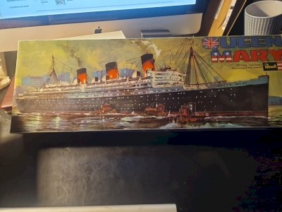 Revell model H-311 - not started, complete