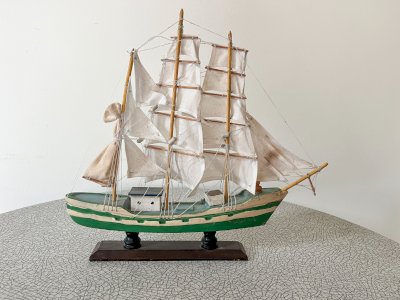 Maquette voilier 3 mâts en bois vintage.