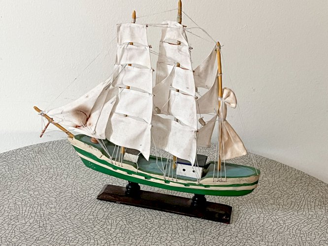 Maquette voilier 3 mâts en bois vintage.