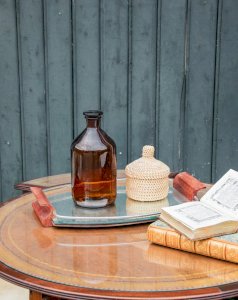 Marcel, the beveled mirror tray No. 106