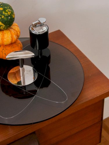 Marcel, le plateau rond en verre fumé N°118