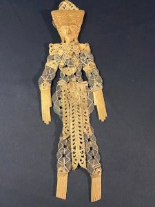 Marionnette Bali déesse riz & fertilité Dewi Sri pièces chinoises à trou Sapèque