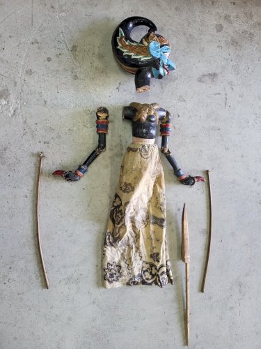 MARIONNETTE INDONESIENNE JAVANESE WAYANG GOLEK DE 90 CM DE HAUT A RESTAURER