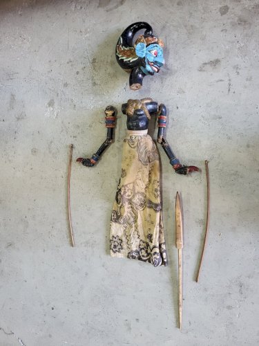 MARIONNETTE INDONESIENNE JAVANESE WAYANG GOLEK DE 90 CM DE HAUT A RESTAURER