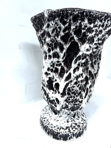 "Marius GIUGE Vallauris " Vase sur pied a décor de lave XX siècle