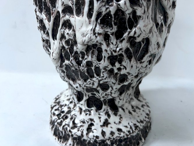 "Marius GIUGE Vallauris " Vase sur pied a décor de lave XX siècle