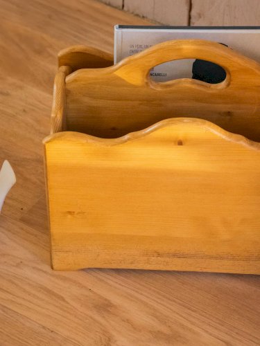 Marius, le porte-revue en bois N°215