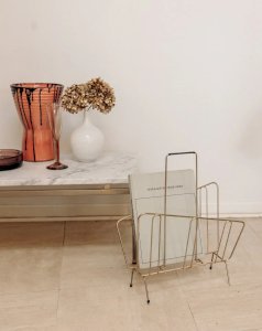 Marius, the gold magazine rack No. 196