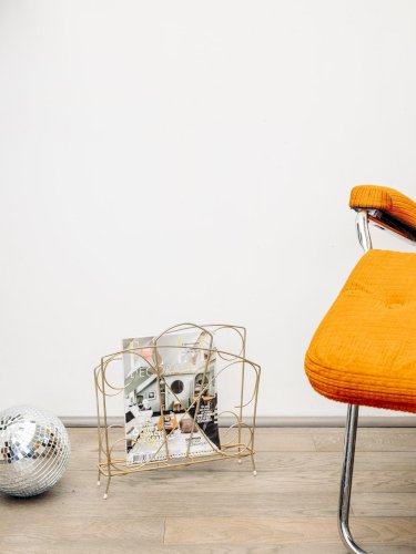 Marius, le porte-revues en métal doré N°32