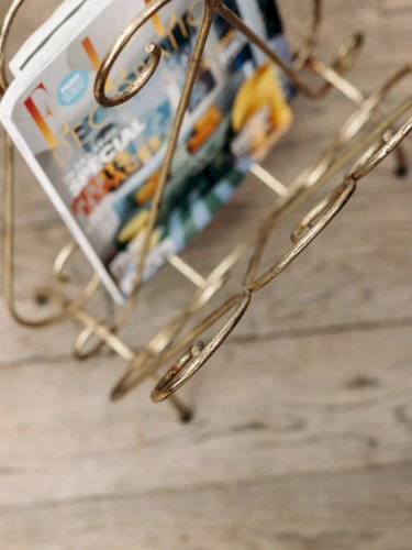 Marius, le porte-revues en métal doré N°46