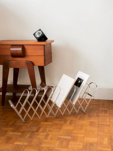 Marius, le porte-revues en métal pliable N°204