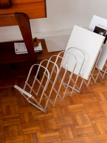 Marius, le porte-revues en métal pliable N°204